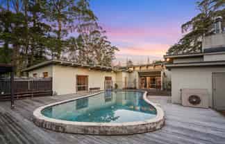 1 Whitford Park Road, Whitford