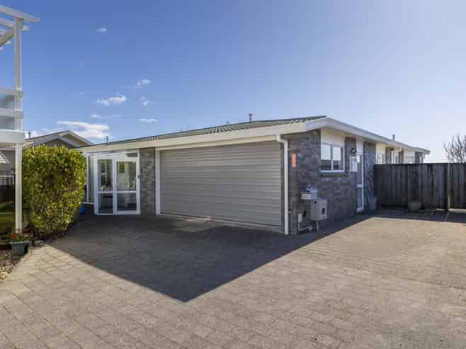 2/13 Chatswood Grove, Fitzroy