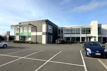 For Lease or Sale – Huge Profile Blenheim Road Showroom/Offices