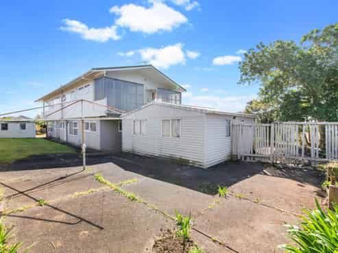 13 Chatsworth Crescent, Pakuranga Heights