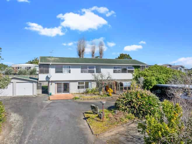13 Chatsworth Crescent, Pakuranga Heights