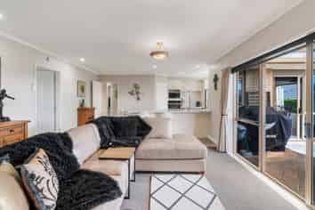 6 Downing Place, Welcome Bay