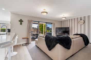 6 Downing Place, Welcome Bay