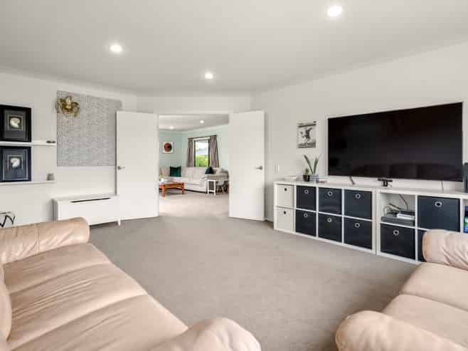 1 Whitford Place, Rototuna