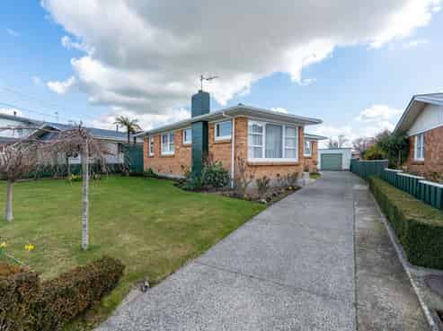 49 Garden Heights Avenue, Glenview