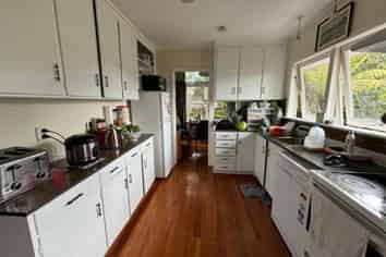 2 Easton Park Parade, Glenfield