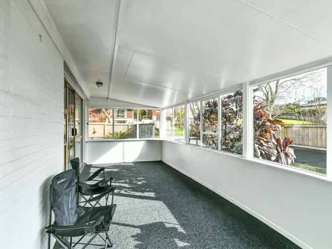 22 Mirrabooka Ave, Botany Downs