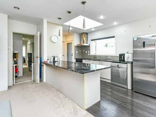 22 Mirrabooka Ave, Botany Downs