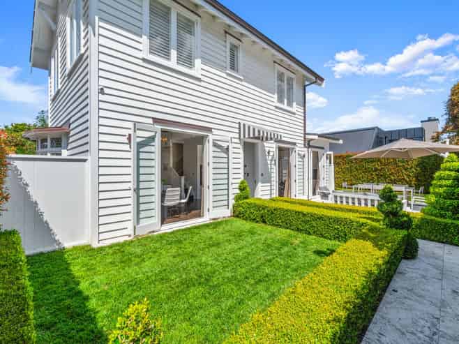 8A Burwood Crescent, Remuera