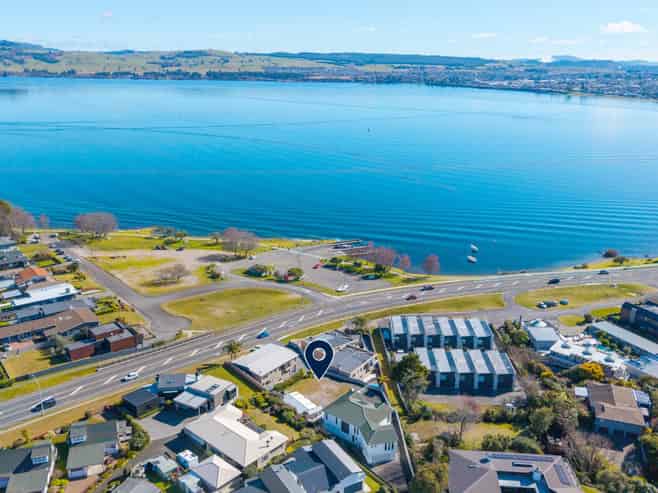 380 Lake Terrace, Two Mile Bay