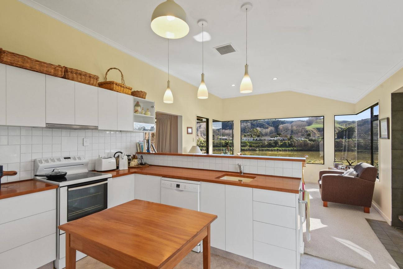 Subdivision potential with river views – pohled 3