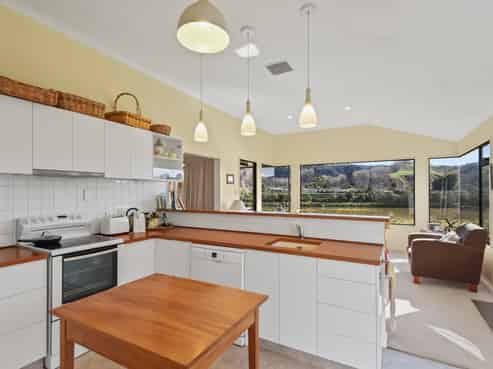 39 Riverbank Road, Okoia