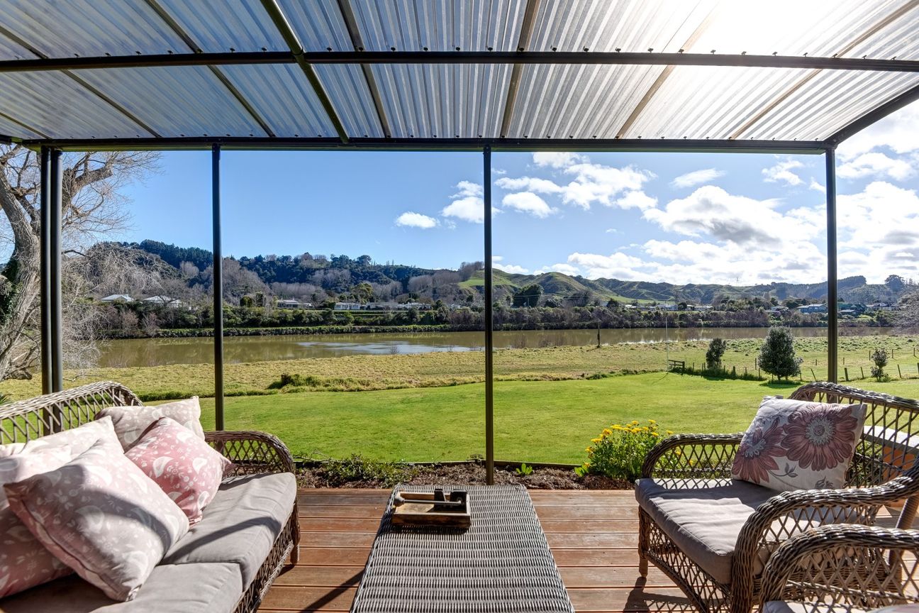 Subdivision potential with river views – pohled 5