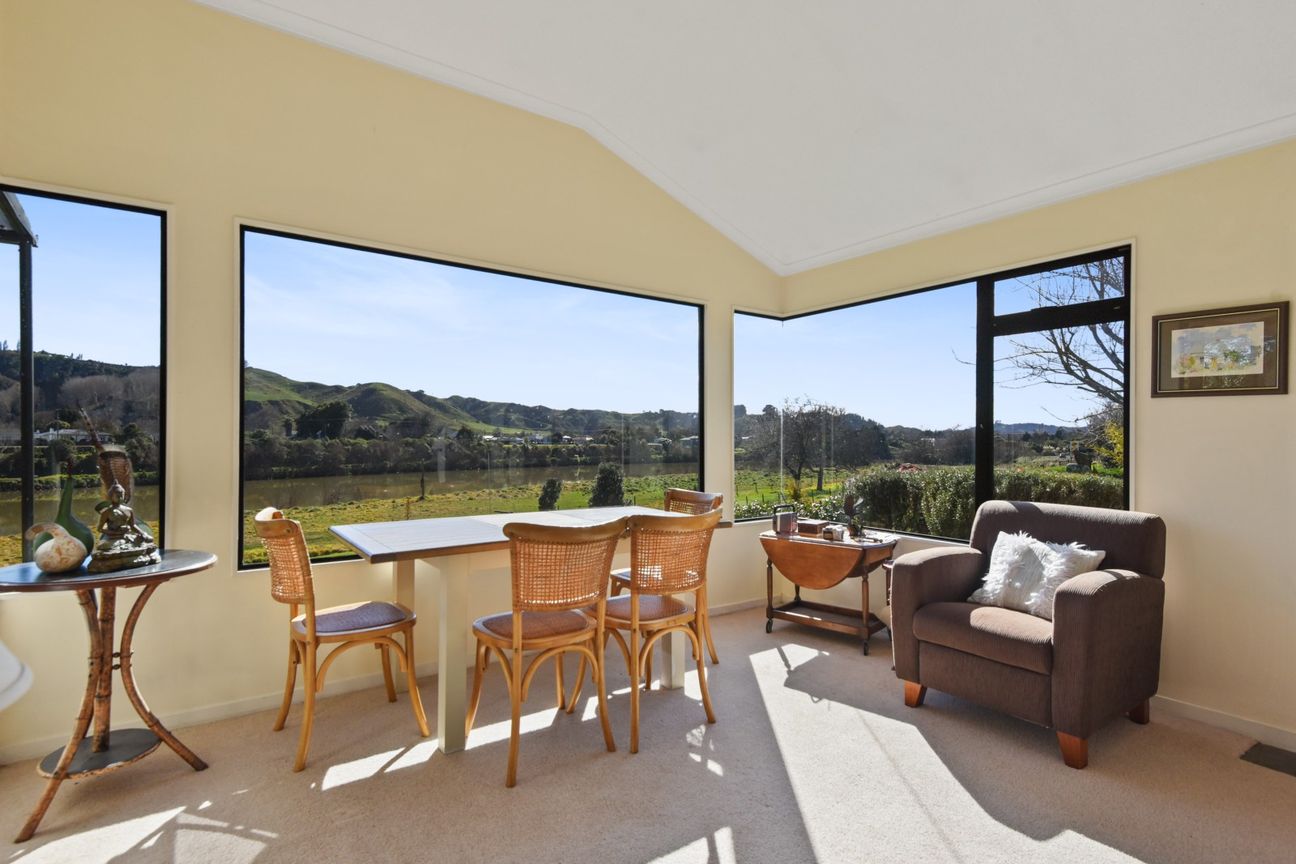 Subdivision potential with river views – pohled 4