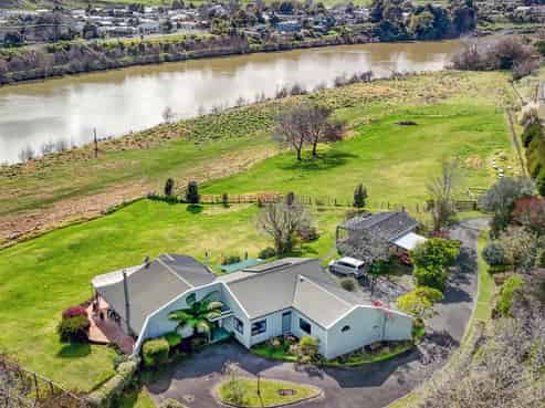 39 Riverbank Road, Okoia