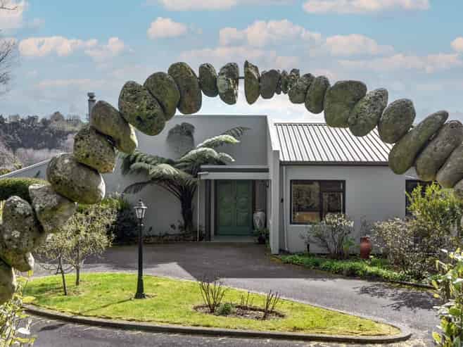 39 Riverbank Road, Okoia