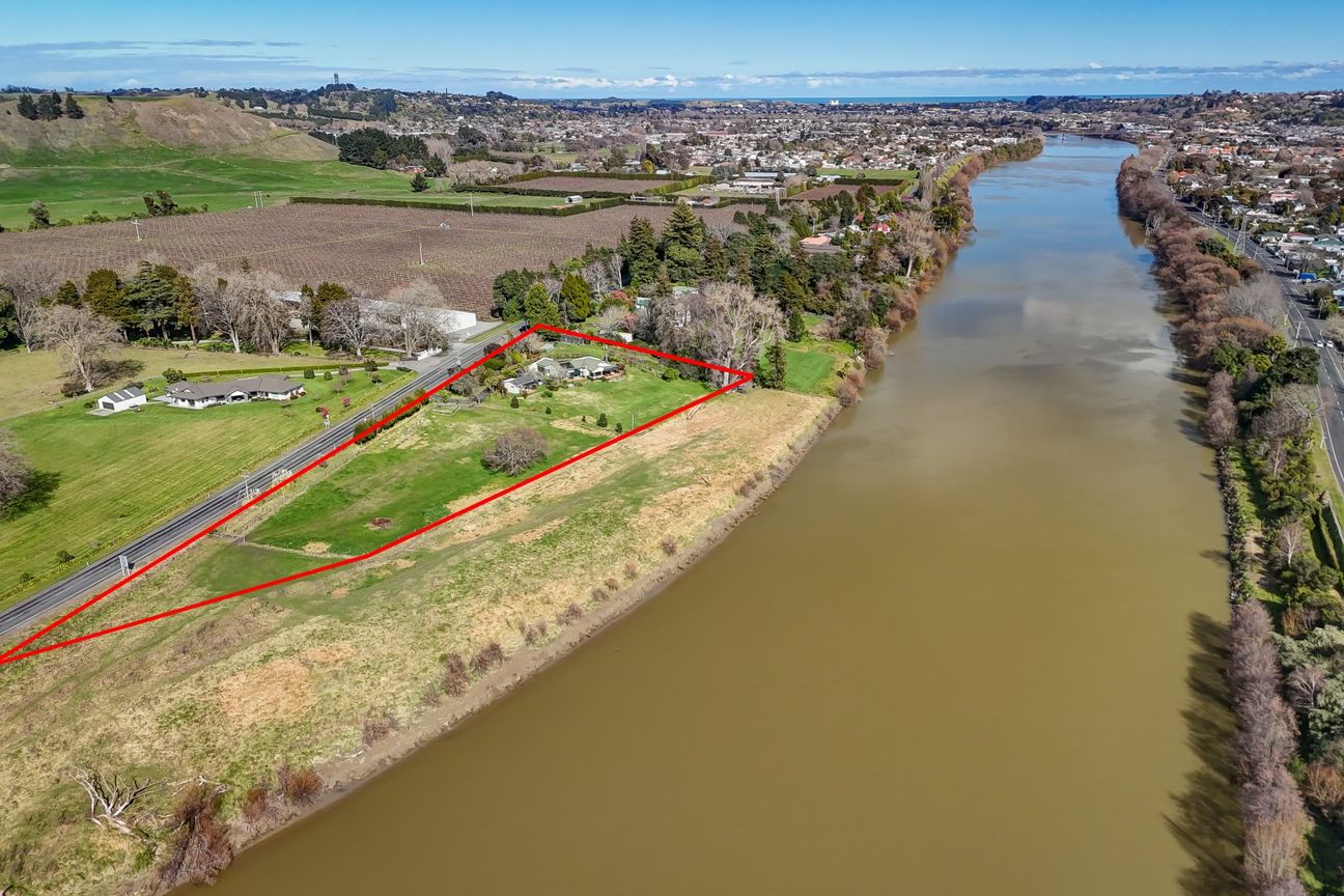 Subdivision potential with river views – pohled 2