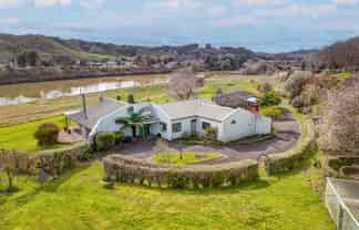 39 Riverbank Road, Okoia