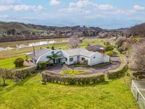 39 Riverbank Road, Okoia