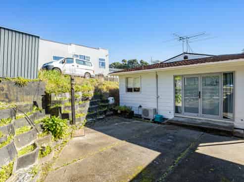 12b Bell Street, Tawa
