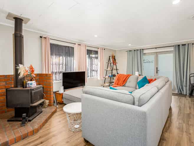 12b Bell Street, Tawa