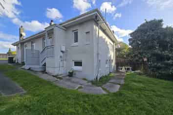 3185 Great North Road, New Lynn
