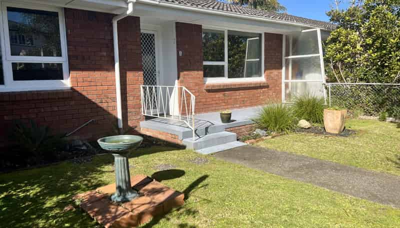 2/179 Victoria Road, Devonport