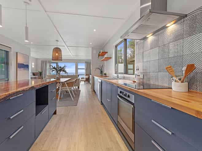 211 Pukehina Parade, Pukehina