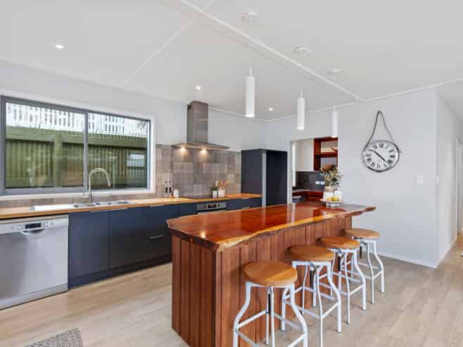 211 Pukehina Parade, Pukehina