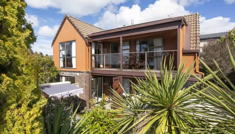 3/8 West Lynn Road, Titirangi