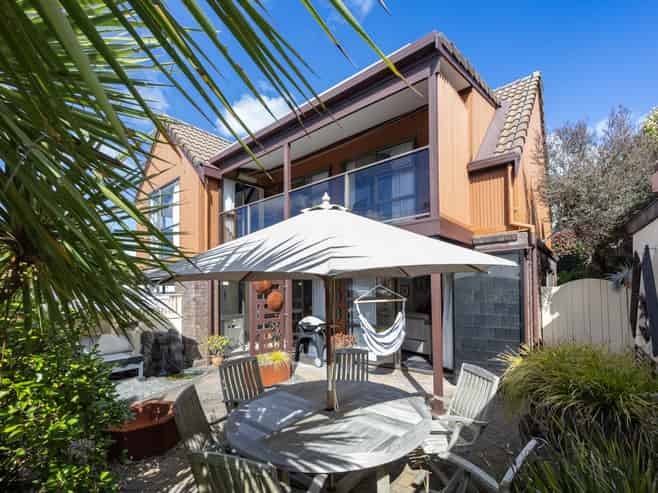3/8 West Lynn Road, Titirangi
