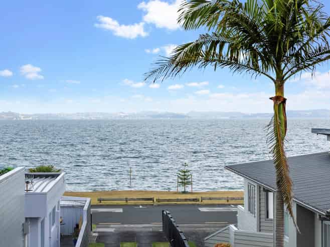 49A The Esplanade, Eastern Beach