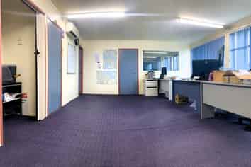 Road Front Industrial Unit | 542 m2