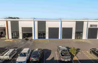 Excellent condition office/warehouse at the Airport 