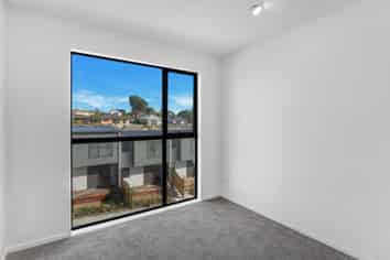 6 Raupeti Lane, Henderson