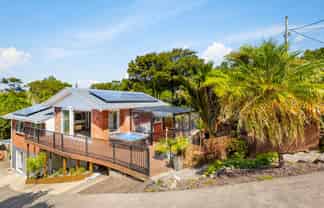 9 Lancewood Ave, Titirangi