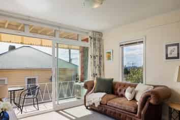 2/219 Onewa Road, Birkenhead