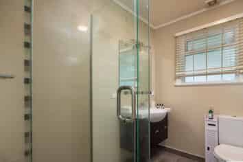 2/219 Onewa Road, Birkenhead
