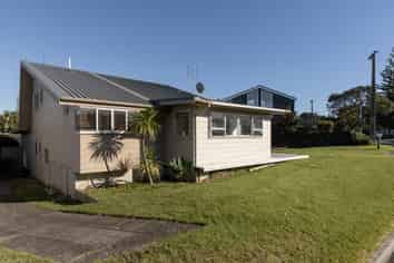 144 Karewa Parade, Papamoa