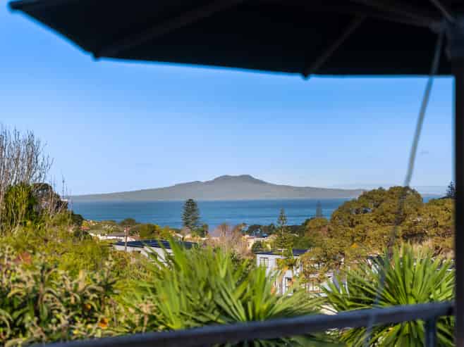 16 Jellicoe Road, Murrays Bay