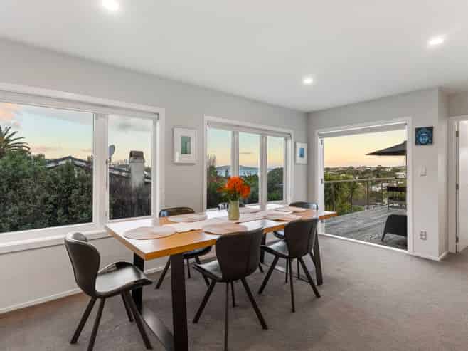 16 Jellicoe Road, Murrays Bay