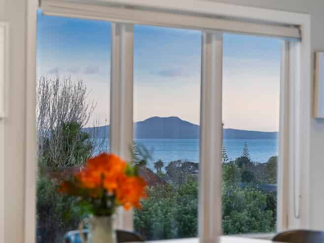 16 Jellicoe Road, Murrays Bay