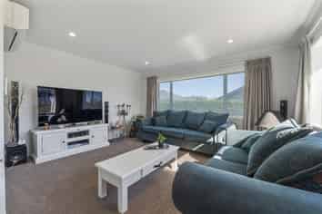 7 Cross Street, Lepperton