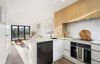 8/10 Ngaroma House Drive , Hobsonville