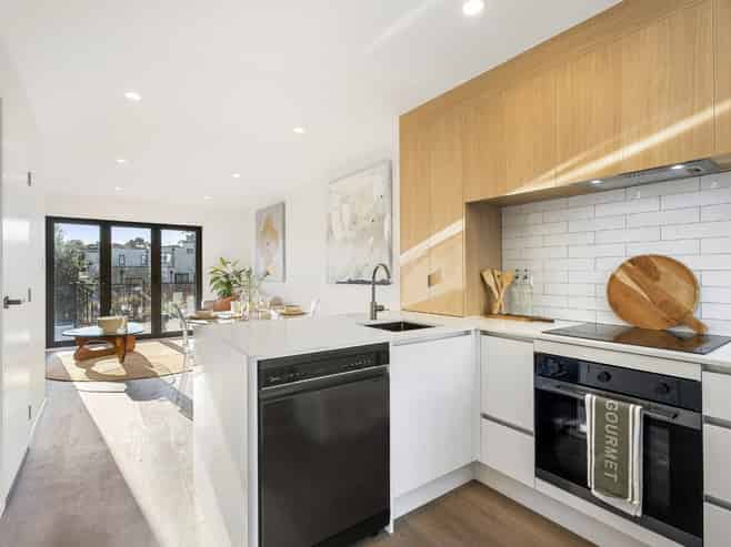 8/10 Ngaroma House Drive , Hobsonville