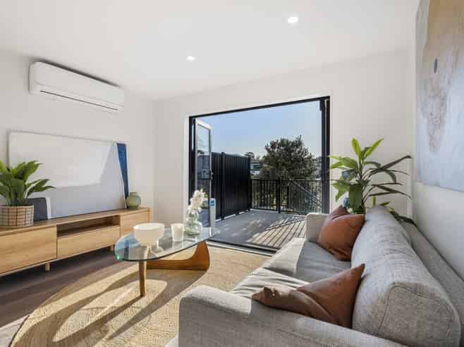 8/10 Ngaroma House Drive , Hobsonville