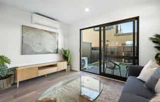 6/4 Firebrick Way, Hobsonville