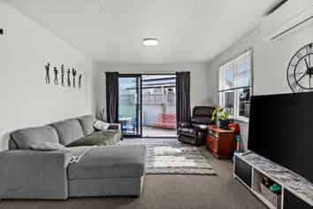 12 Fleming Crescent, Maraenui
