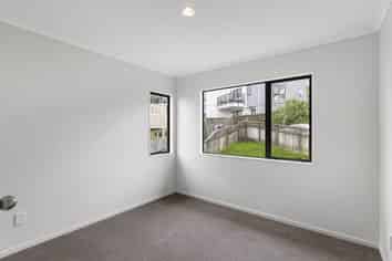 2/14 Mossop Rise, Glenfield