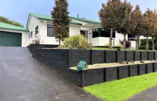 5 Maple Crescent , Whalers Gate